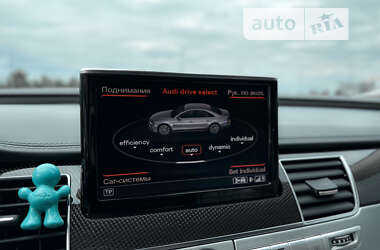 Седан Audi S8 2016 в 