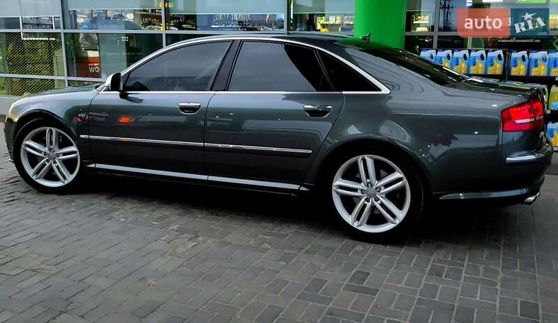 Седан Audi S8 2008 в Жашкове