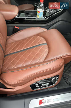 Седан Audi S8 2014 в 