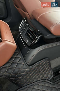 Седан Audi S8 2014 в 