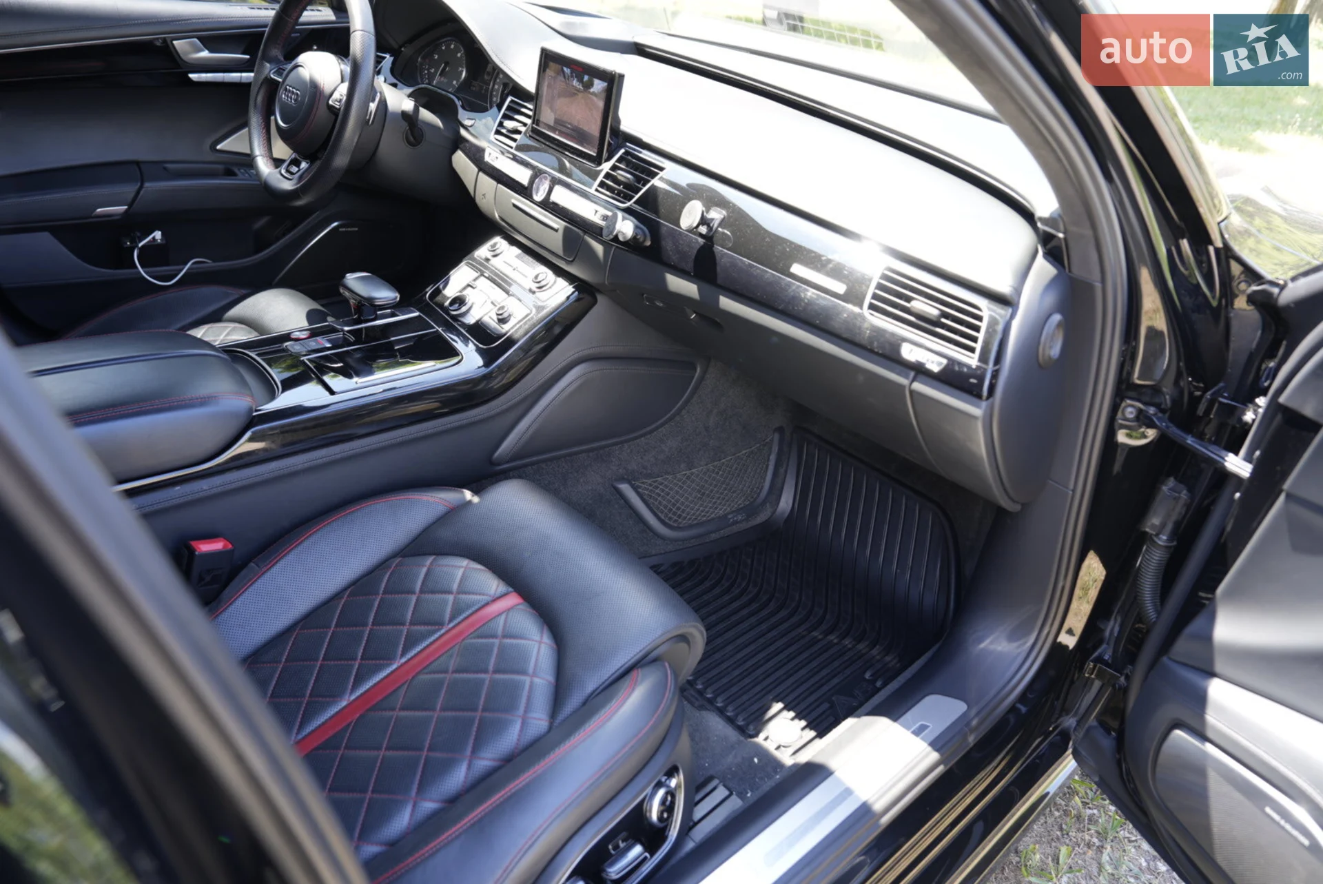 2017 Audi S8 - мініатюра 16