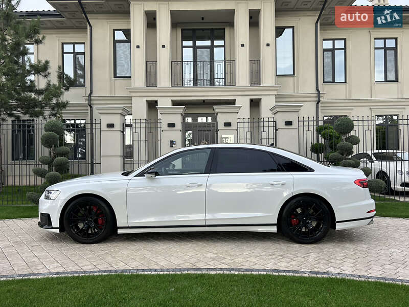 Седан Audi S8 2020 в Одесі