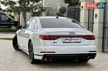 Седан Audi S8 2020 в 