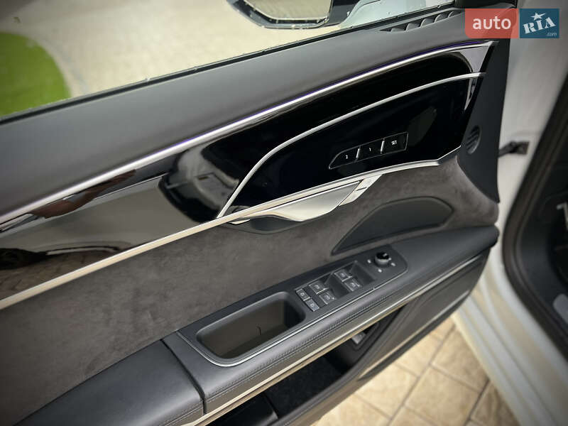 Седан Audi S8 2020 в Одесі