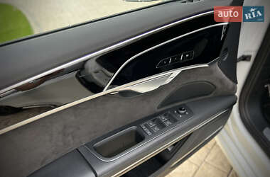 Седан Audi S8 2020 в 