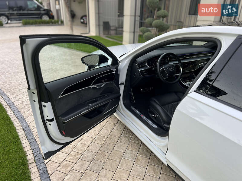 Седан Audi S8 2020 в Одесі