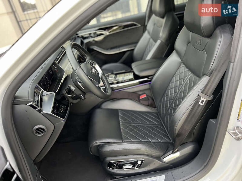 Седан Audi S8 2020 в Одесі