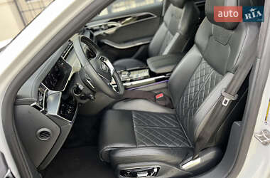 Седан Audi S8 2020 в 