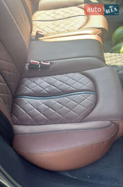 Седан Audi S8 2014 в 