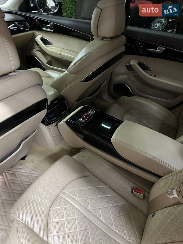 Седан Audi S8 2016 в Одессе