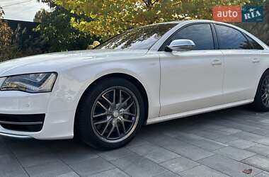 Седан Audi S8 2012 в 