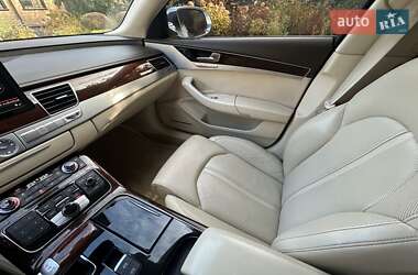 Седан Audi S8 2012 в 