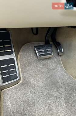 Седан Audi S8 2012 в 