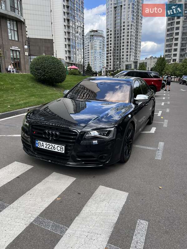 Седан Audi S8 2012 в Києві