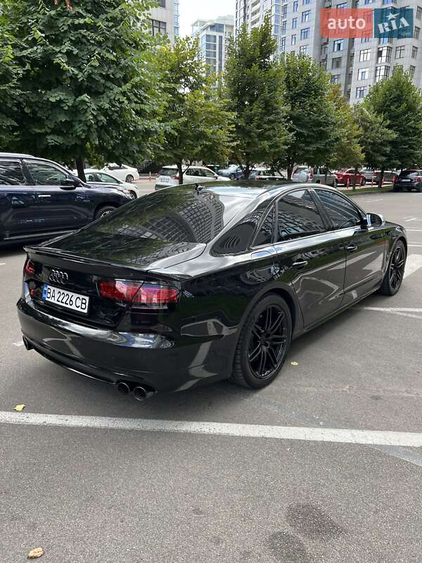 Седан Audi S8 2012 в Києві