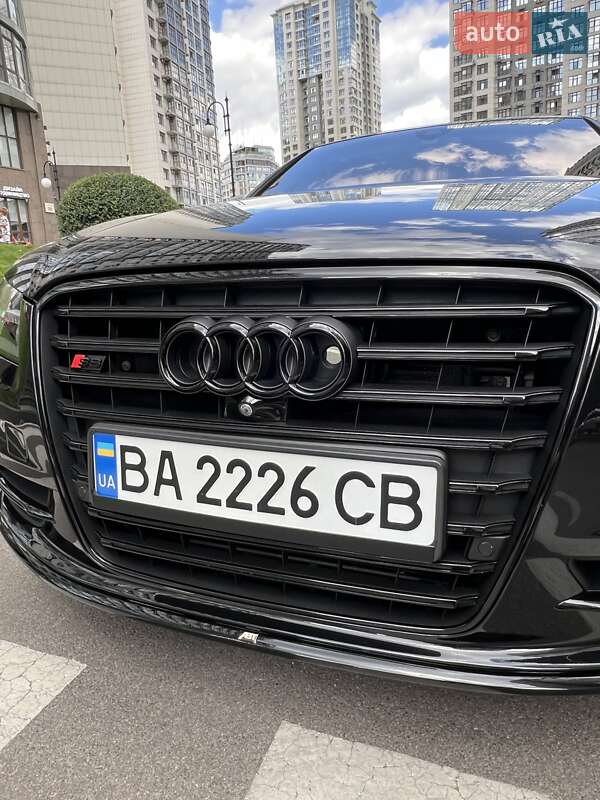 Седан Audi S8 2012 в Києві