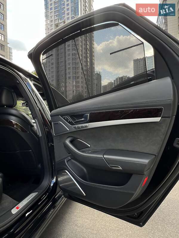 Седан Audi S8 2012 в Києві