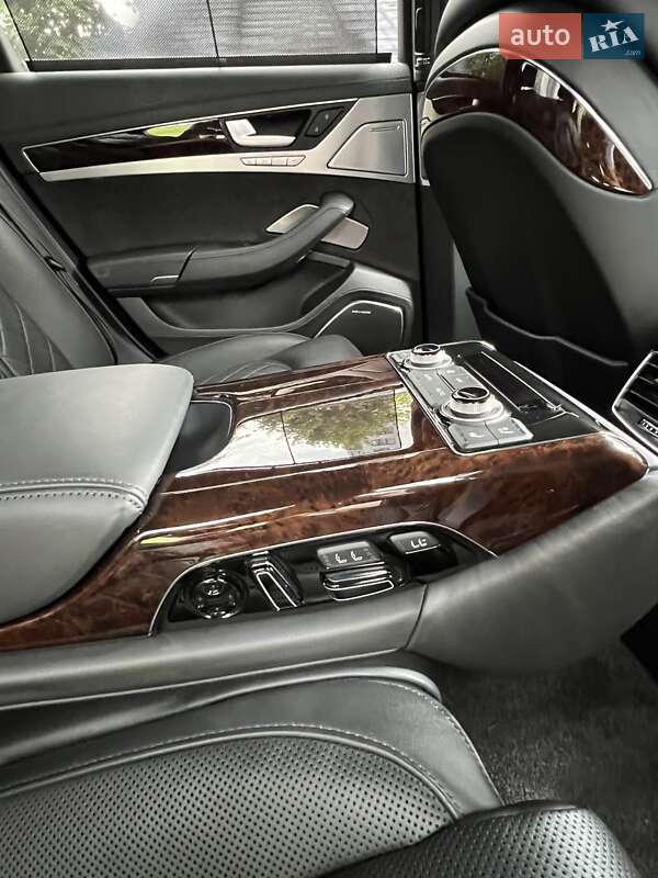 Седан Audi S8 2012 в Києві