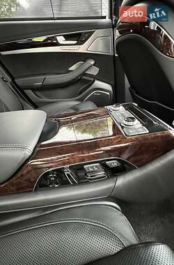 Седан Audi S8 2012 в 