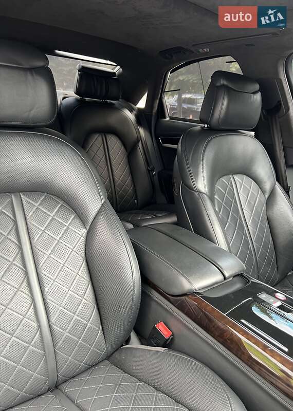 Седан Audi S8 2012 в Києві