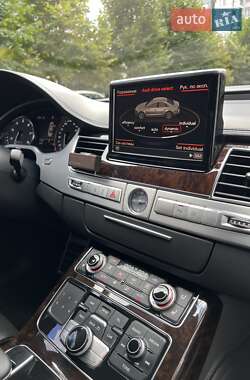 Седан Audi S8 2012 в 