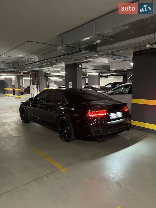 Седан Audi S8 2012 в Києві