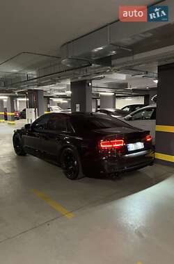 Седан Audi S8 2012 в 