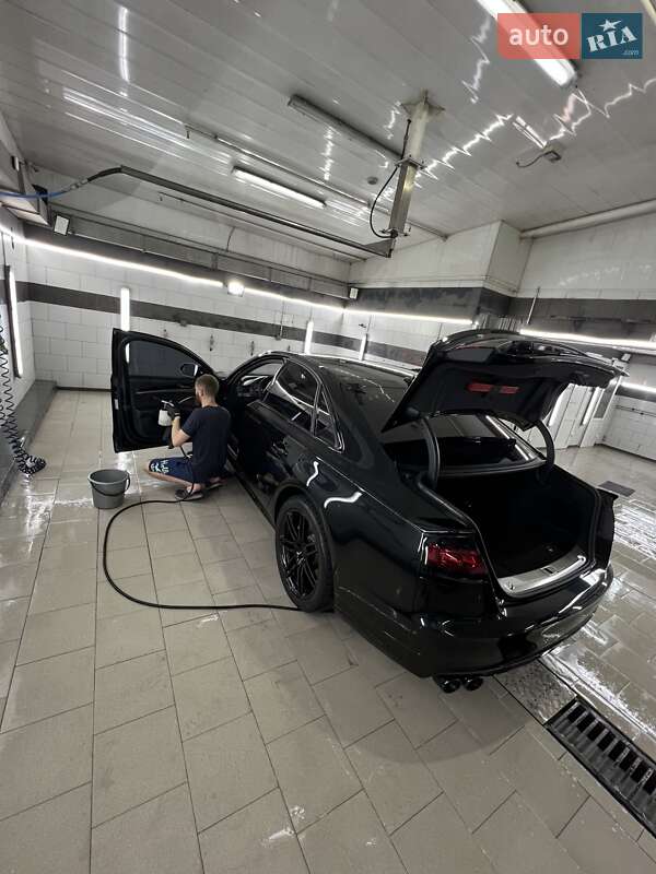 Седан Audi S8 2012 в Києві