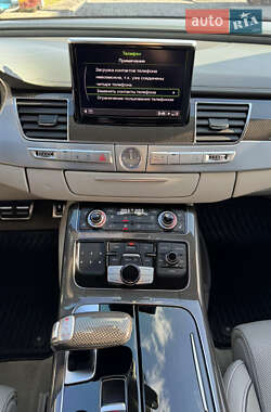 Седан Audi S8 2016 в 