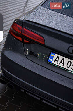 Седан Audi S8 2016 в 