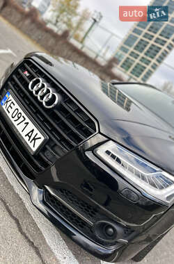 Седан Audi S8 2017 в 