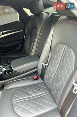 Седан Audi S8 2017 в 
