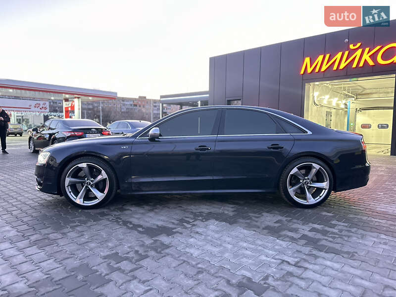 Седан Audi S8 2012 в Кривом Роге