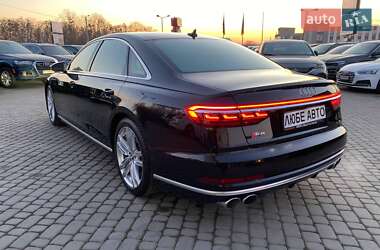 Седан Audi S8 2019 в 
