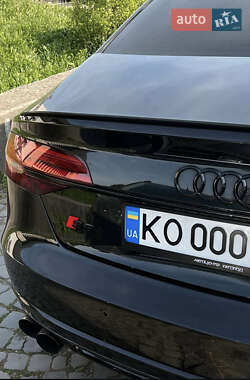 Седан Audi S8 2017 в 