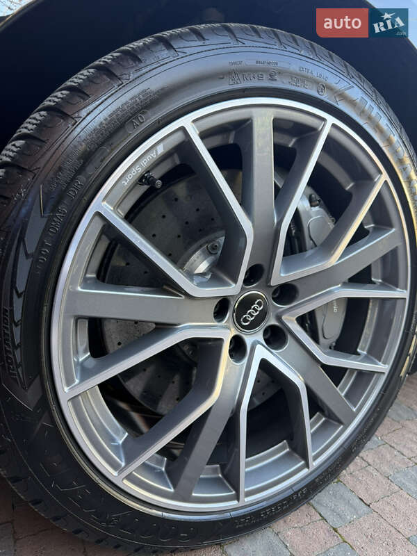 Седан Audi S8 2017 в Ужгороде