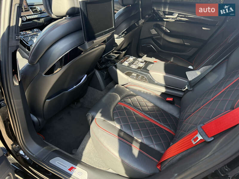 Седан Audi S8 2017 в Ужгороде