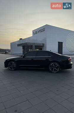 Седан Audi S8 2012 в Кременчуці