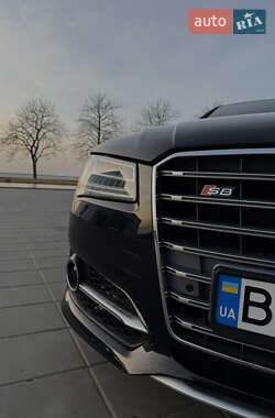 Седан Audi S8 2012 в Кременчуці