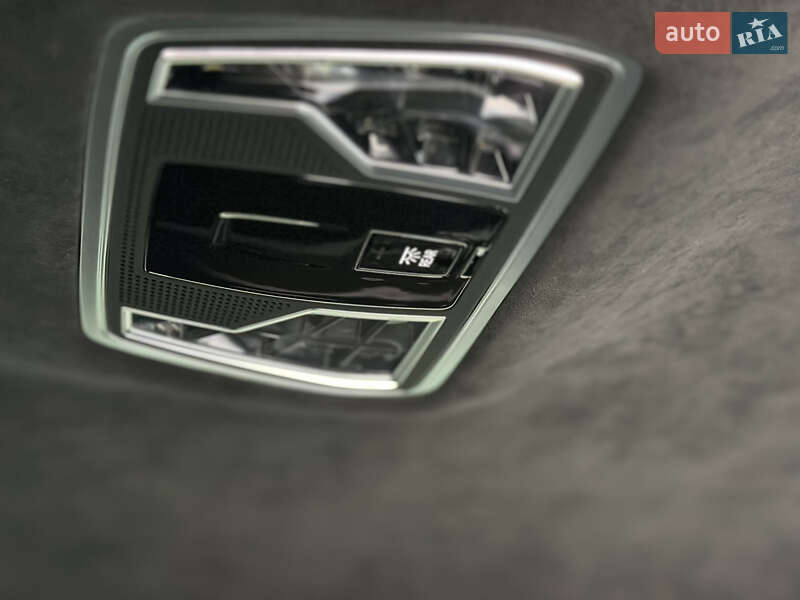 Седан Audi S8 2021 в Києві
