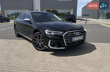 Седан Audi S8 2022 в Львове