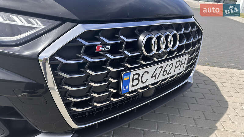 Седан Audi S8 2022 в Львове