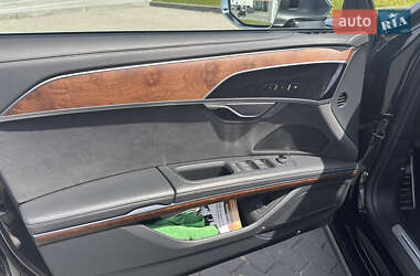Седан Audi S8 2022 в 