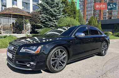 Седан Audi S8 2012 в 