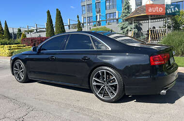 Седан Audi S8 2012 в 