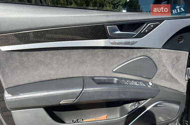Седан Audi S8 2012 в 