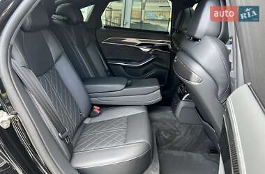 Седан Audi S8 2022 в 