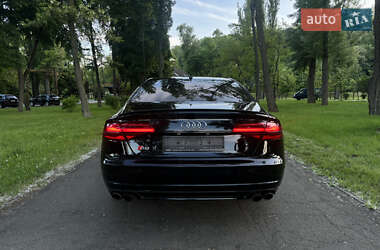Седан Audi S8 2017 в 