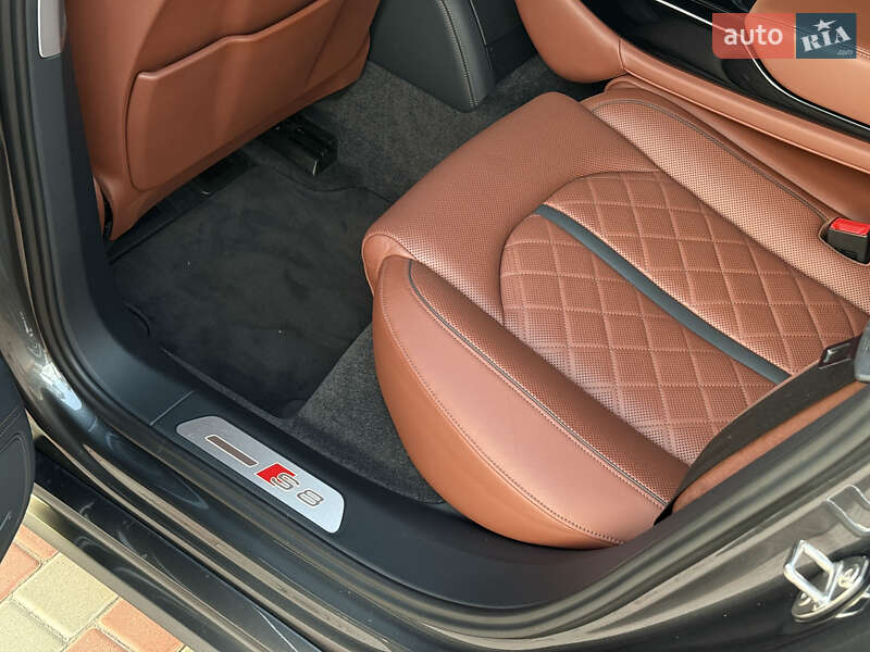 Седан Audi S8 2016 в Одессе