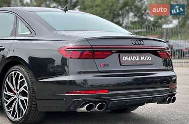 Седан Audi S8 2022 в 